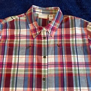 NWOT very pretty plaid shirt!